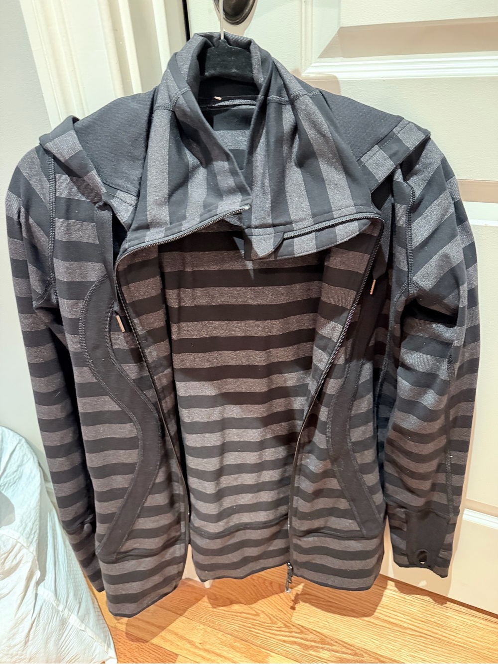 lululemon athletica Women's Black & Gray Striped Zip-Up Jacket